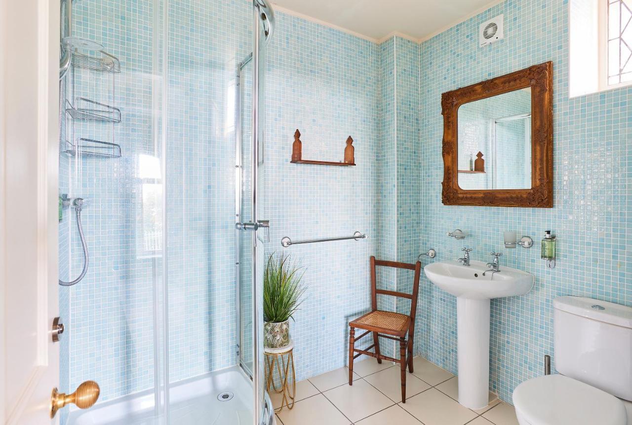 The Spa Chalet Scarborough Hot Tub, Pool, Gym, Beach Location Eksteriør billede